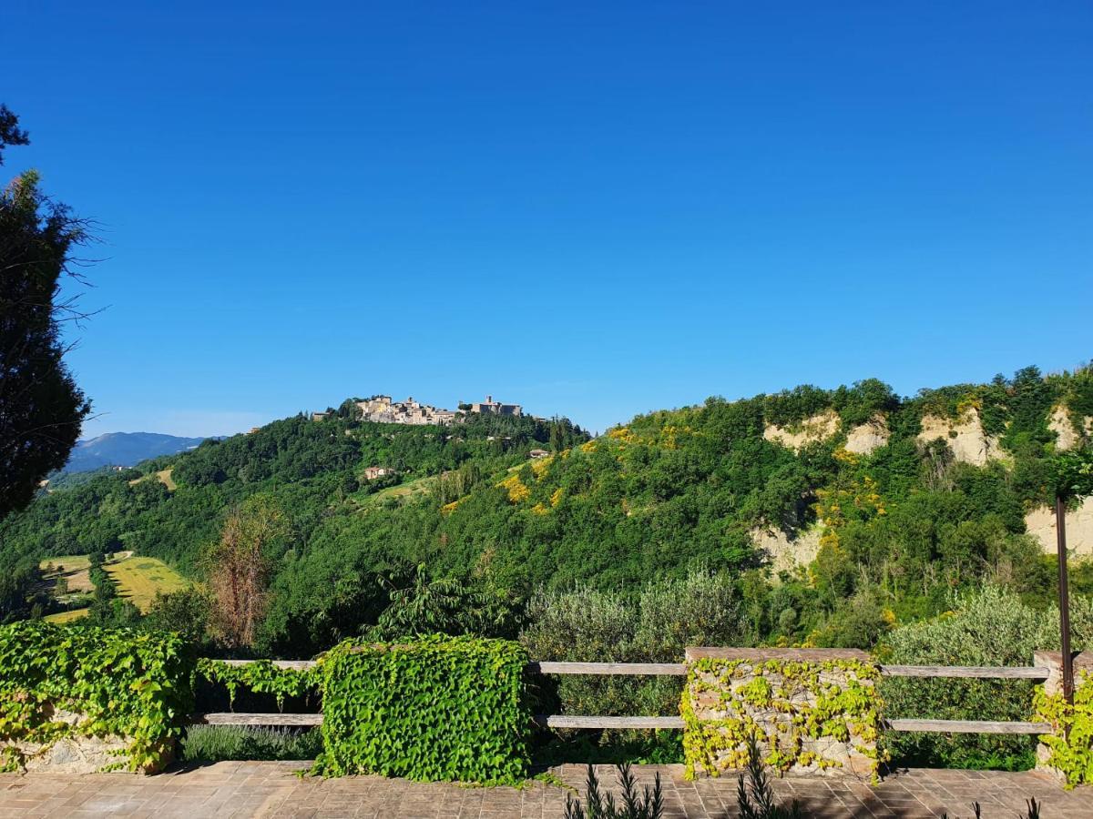 Borgo Cardaneto Bed & Breakfast Montone  Exterior photo
